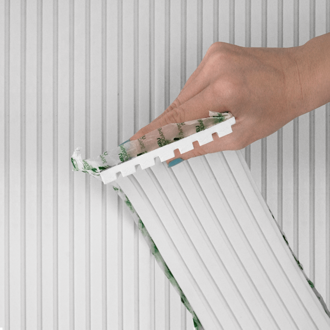 Painel Ripado Autocolante de EVA Branco | Linha SLIM - Meu Rodapé